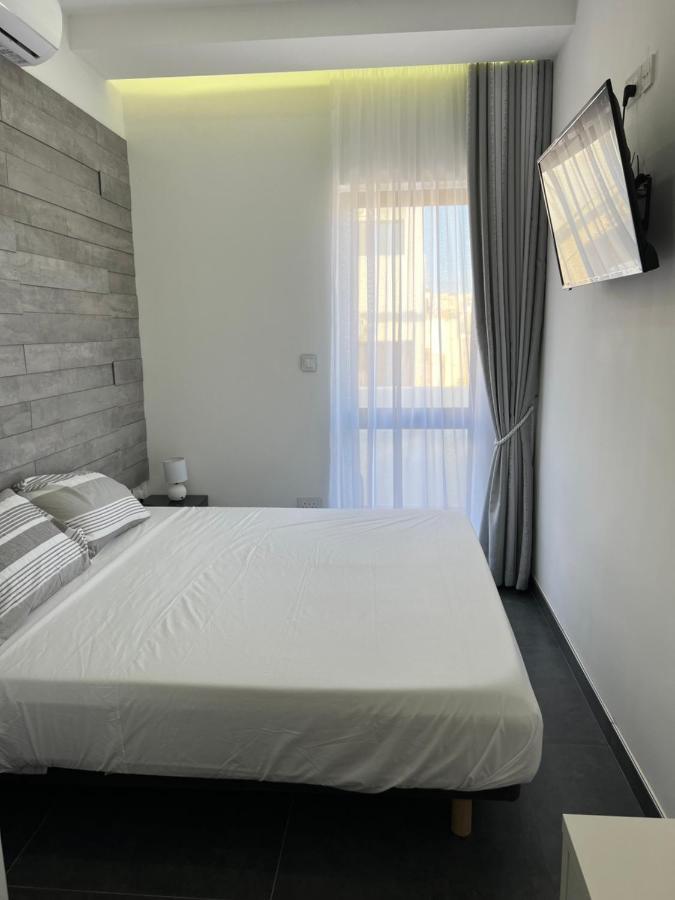 Cosy & Modern Top Floor 1-Bedroom Apartment St. Paul's Bay Exterior photo